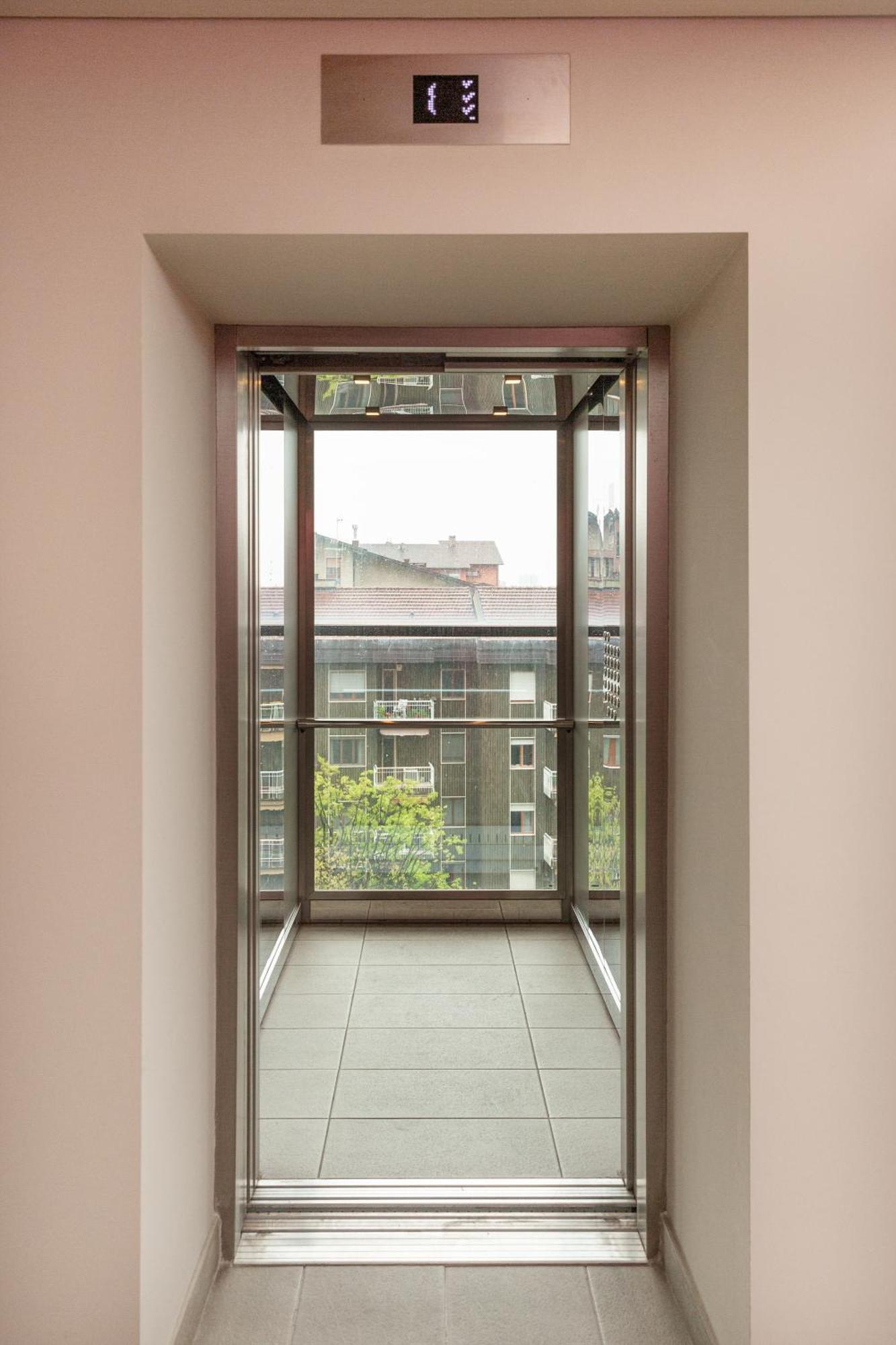 Gym And Pool Exclusive Apartment Mailand